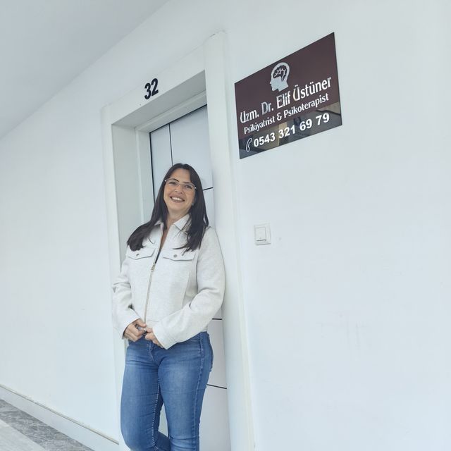 Elif Üstüner, Psikiyatri Antalya