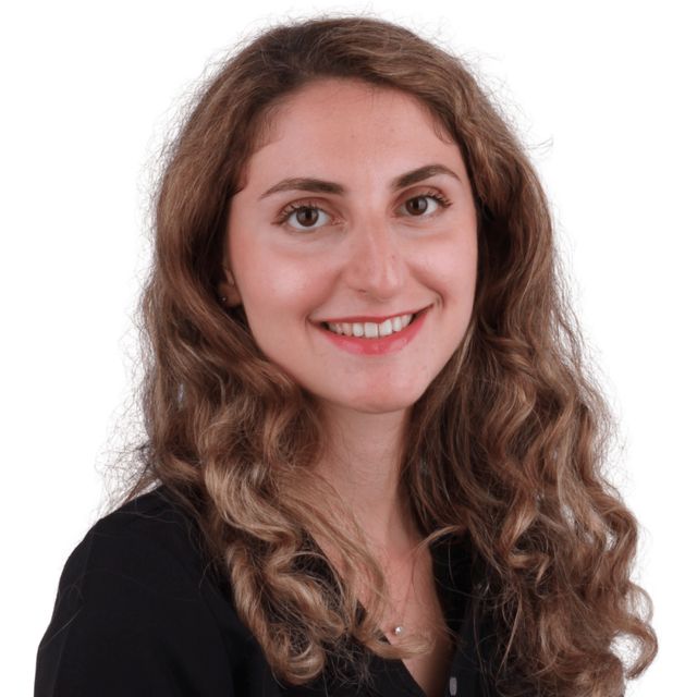 Ezgi Murat, Diş Hekimi Gebze