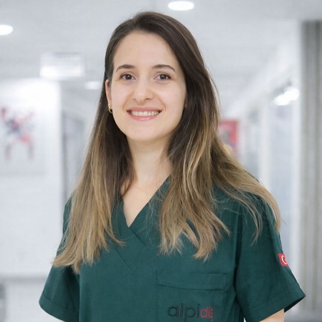 Miray Aluçlu, Diş Hekimi Kartal