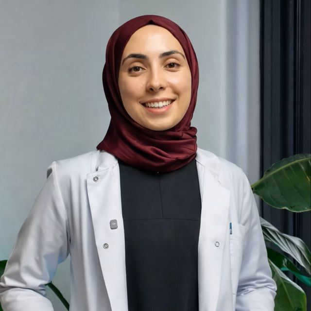 Miraç Doğan Evcin, Diş Hekimi İzmit