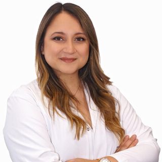 Acercar imagen: Iliana Suazo Guevara, Angiólogo y cirujano vascular Barcelona