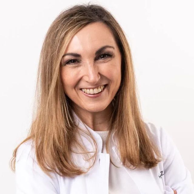 María Teresa Álvarez García, Oftalmólogo Gines