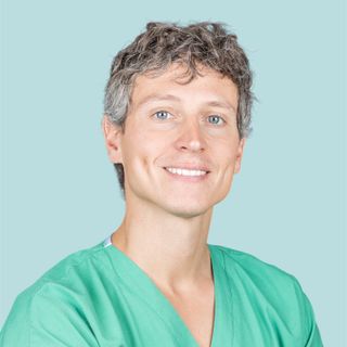 Ingrandire l'immagine: Nicola Beneduce, chirurgo maxillo facciale Roma