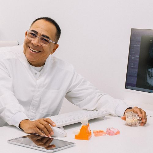 Juan Elías Pérez Vargas, Dentista Tàrrega