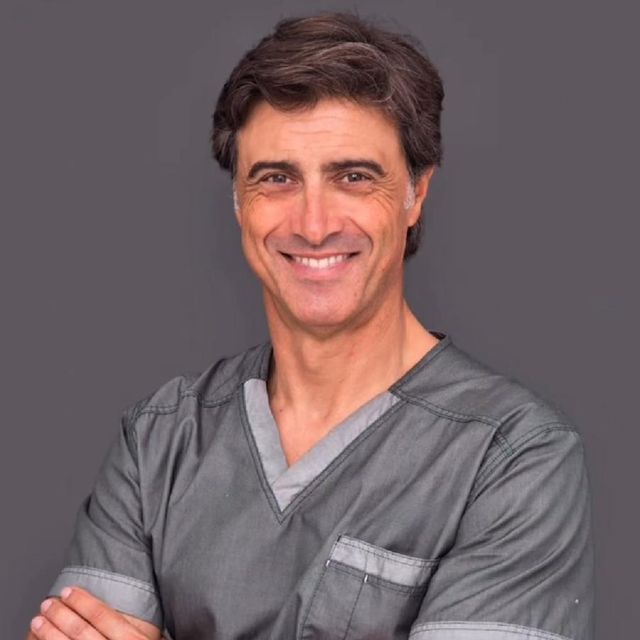 Leopoldo Navarro Sempere, Cirujano plástico Alicante