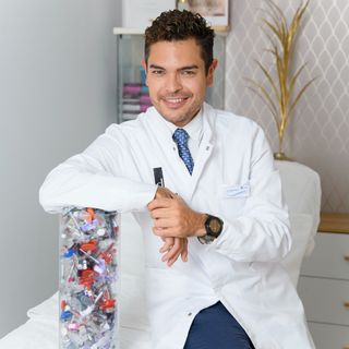 Acercar imagen: Daniel Nunes Nava, Médico estético Málaga