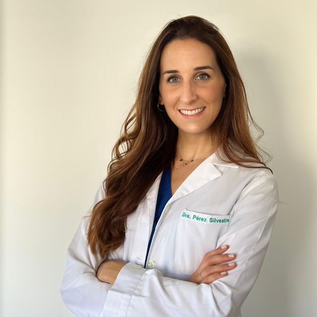 Lucía Pérez Silvestre, Ginecólogo Alcoy
