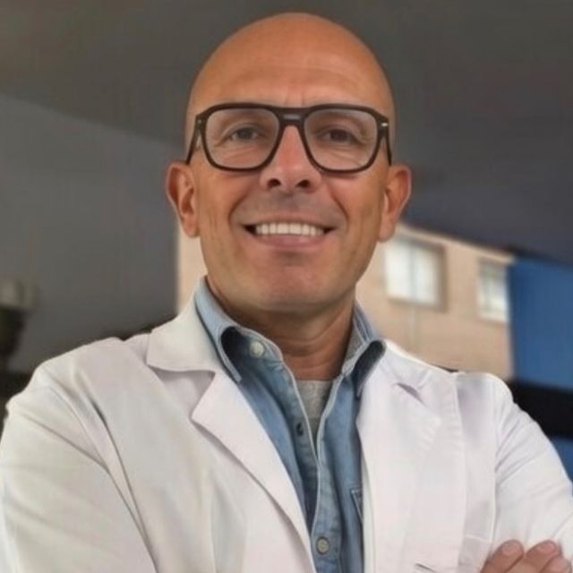 Albert Cos Torrubiano, Ginecólogo Lleida