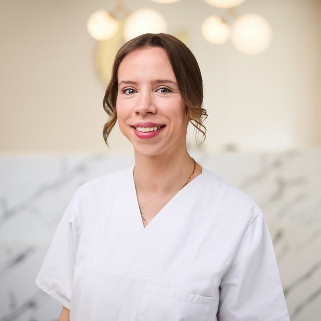 Julia Leifert, Zahnarzt Berlin