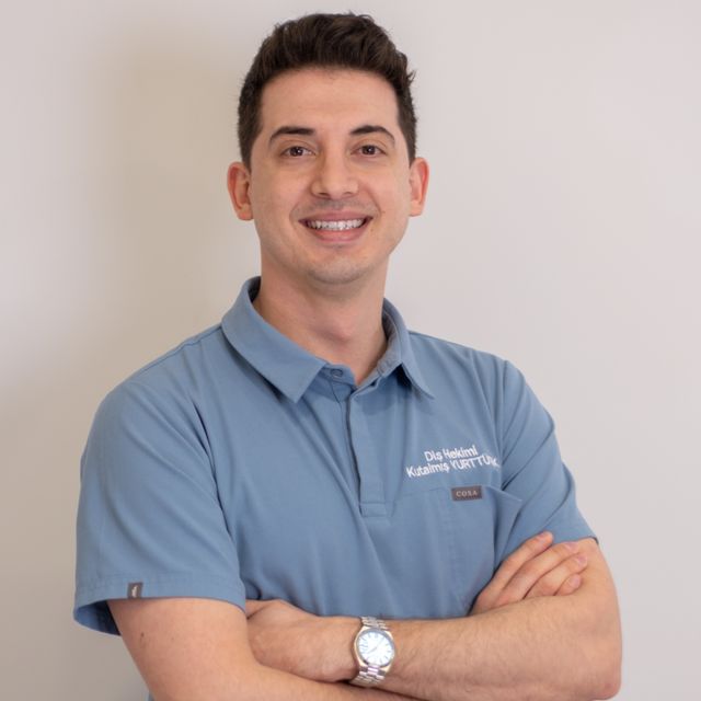 Kutalmış Yurttürk, Diş Hekimi İzmir