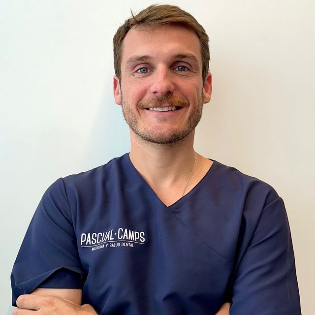 Agustín Pascual Camps, Cirujano oral y maxilofacial Valencia