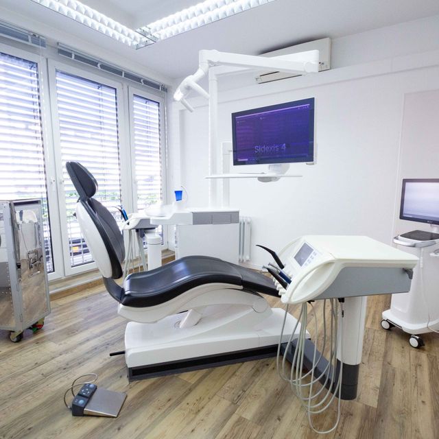 Maximilian Lasarzik, Zahnarzt Wiesbaden