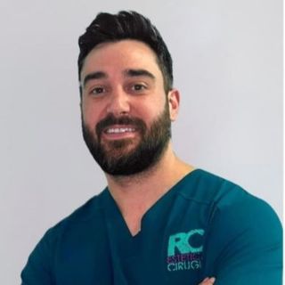 Acercar imagen: Roy Camacho Leone, Cirujano oral y maxilofacial Madrid
