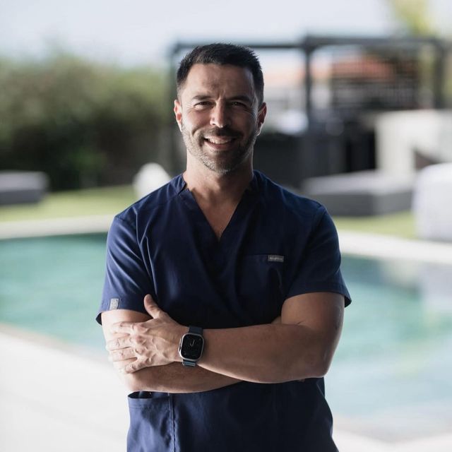 Daniel Leonardo Estévez de la Rosa, Enfermero Arona