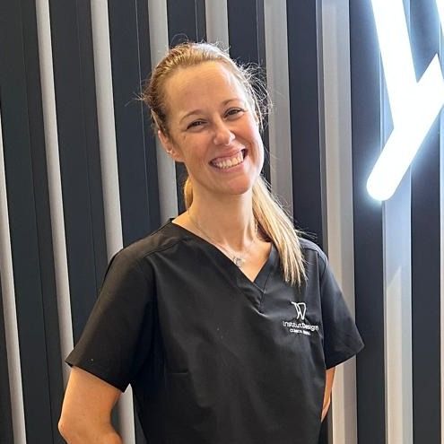 Irina Ginés González, Dentista Mataró