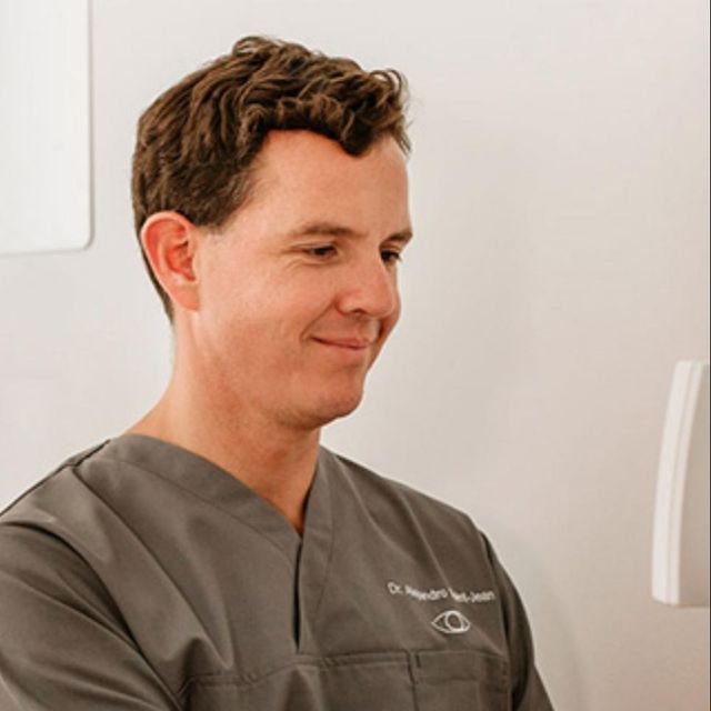 Alejandro Saint-Jean, Oftalmólogo Reus