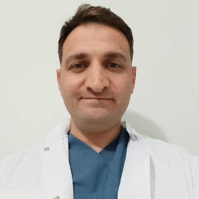 Yunus Emre Kaya, Pratisyen İstanbul