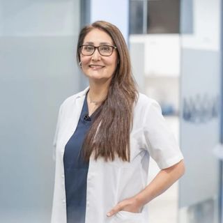 Dilek Çalık Dağlı, Diş Hekimi İstanbul