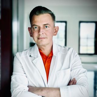 Powiększ obraz: Piotr Belda, urolog Wrocław