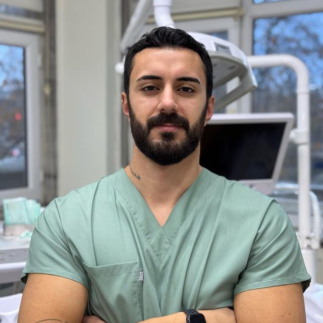 Burakcan Erden, Diş Hekimi İstanbul