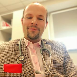 Powiększ obraz: Jakub Roztropiński, internista Jarocin