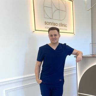 Powiększ obraz: Bartłomiej Majchrzak, stomatolog Łódź