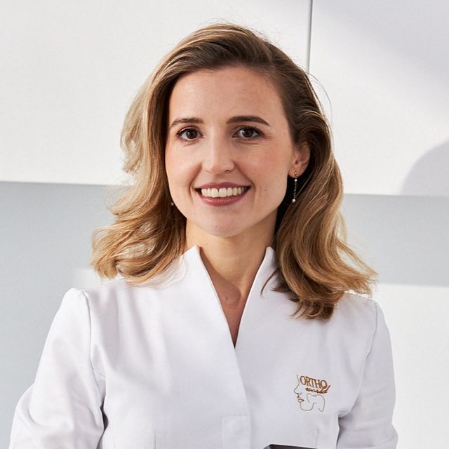 Adrianna Rosochacka-Zawierucha, stomatolog Warszawa