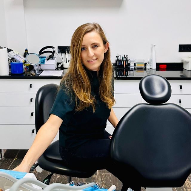 Güliz Karacaoğlu Karakoç, Diş Hekimi İzmir