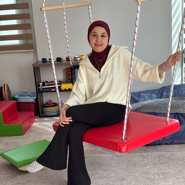 Esra Kuru, Ergoterapi Bayraklı