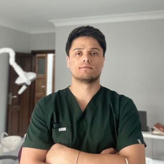 Resmi büyüt: Hüseyin Savaş, Diş Hekimi Atakum