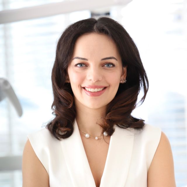 Buse Karatay Şibal, Protetik Diş Tedavisi İzmir