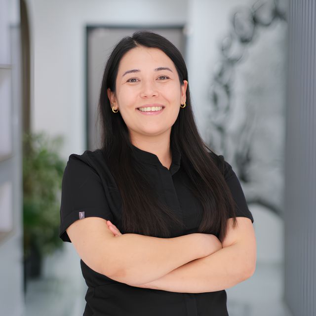 Esra Topaloğlu, Diş Hekimi Antalya