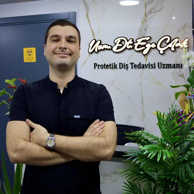 Ege Çolak, Protetik Diş Tedavisi İzmir