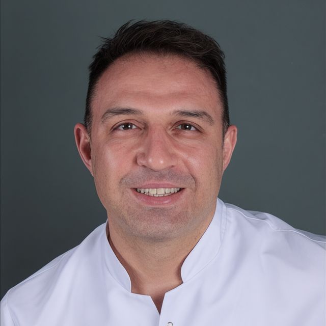 Muzaffer Aytaç Altıntaş, Diş Hekimi Konya