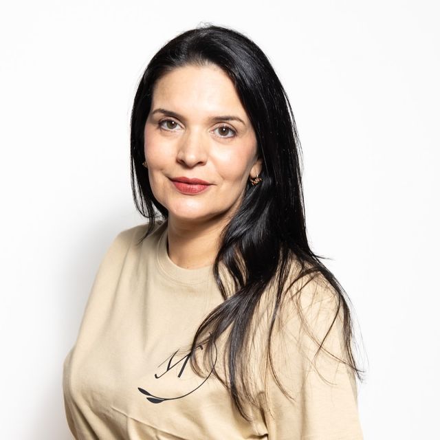 Almary Vicsela González Angola