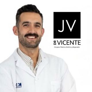 Acercar imagen: José Vicente García, Cirujano plástico Salamanca