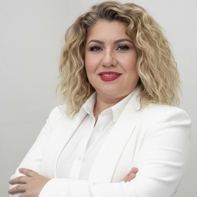 Seden Özet, Diş Hekimi İzmir