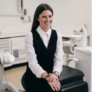 Acercar imagen: Elisa Aguilera Huertas, Dentista Lucena