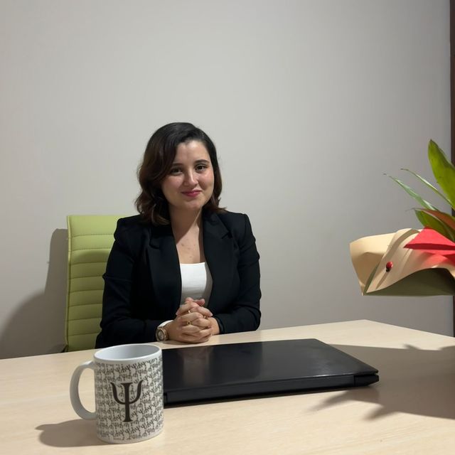 Melis Sivri, Psikoloji Balçova