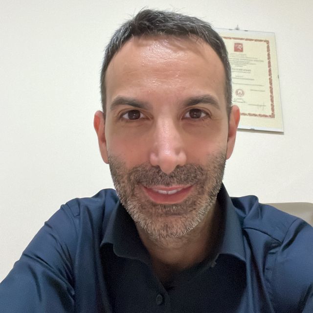 Francesco Vitale, dentista Carinaro