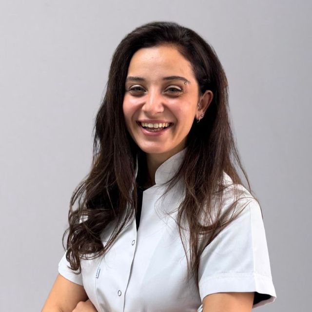 Gülay Çakır, Diş Hekimi İzmir