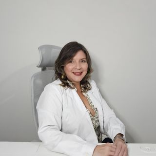 Acercar imagen: Francis Elena Escalante Durán, Médico general Pamplona