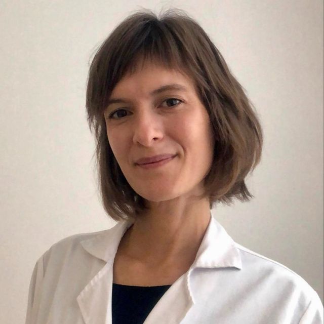 Alejandra Faure, Médico rehabilitador Alzira