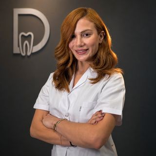 Dilan Gök Özöktem, Diş Hekimi İzmir