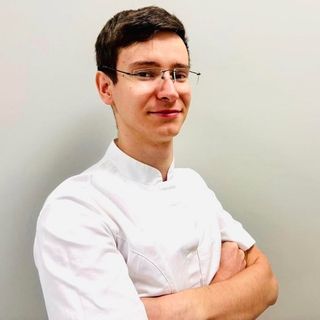 Powiększ obraz: Jakub Dzindzio, stomatolog Knurów