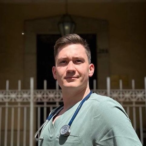 Mateusz Zabochnicki, lekarz wykonujący zabiegi medycyny estetycznej Łazy