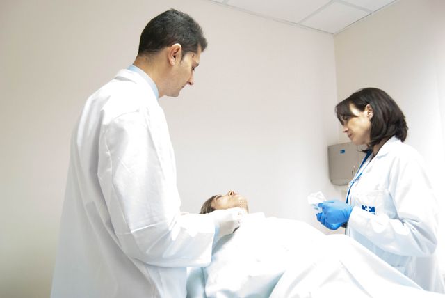 Acercar imagen: Clínica Dr. Valdés( HM La Rosaleda)