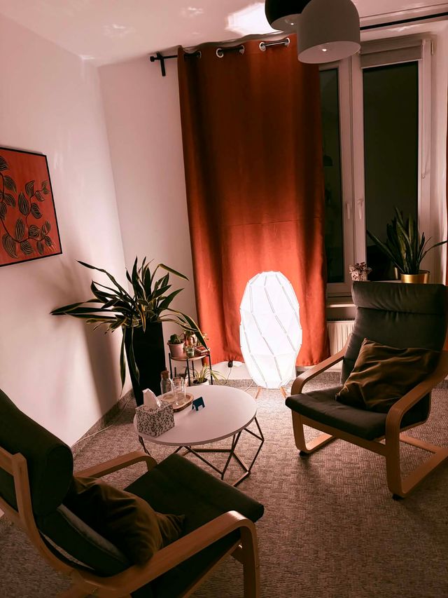 Powiększ obraz: Centrum Rozwoju i Psychoterapii „Dwa Krzesła”