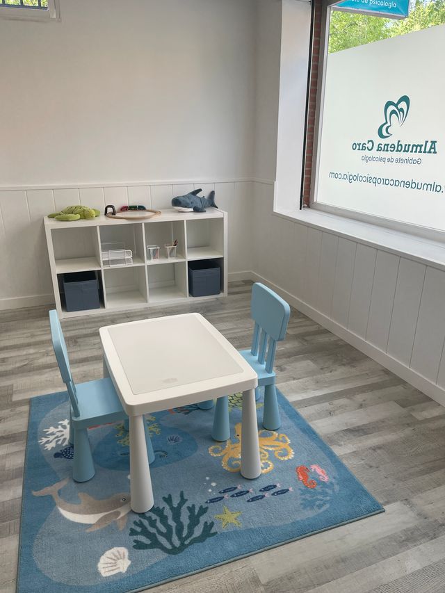 Acercar imagen: Almudena Caro Gabinete de Psicología