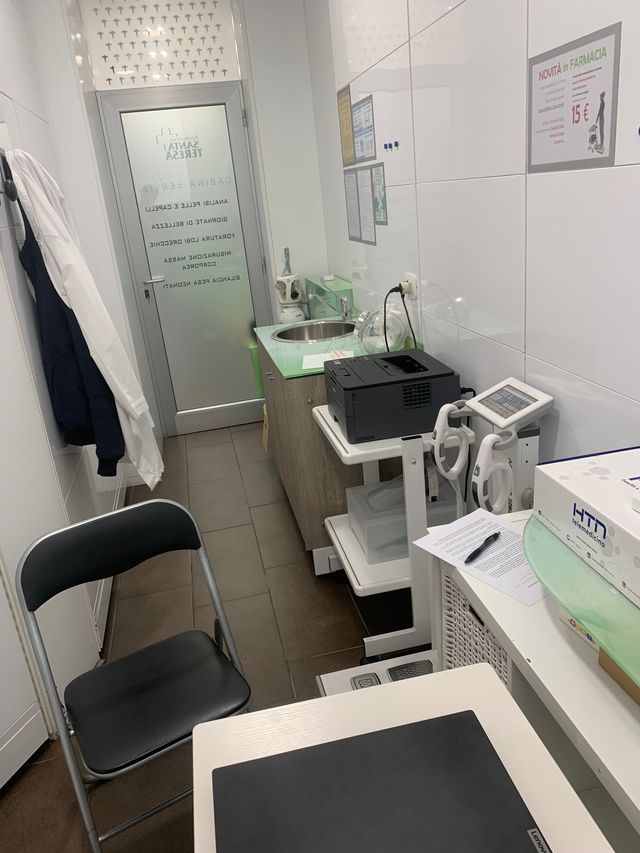 Ingrandire l'immagine: Farmacia Santa Teresa